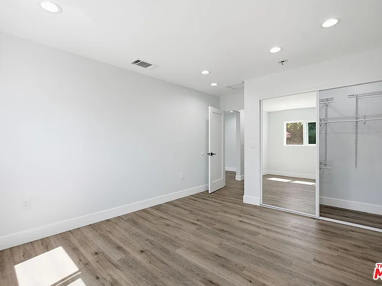 11615 Burbank Blvd — Photo 8