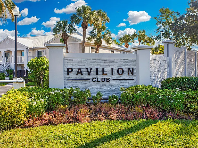 202-840 Gulf Pavilion Dr #202 — Photo 1