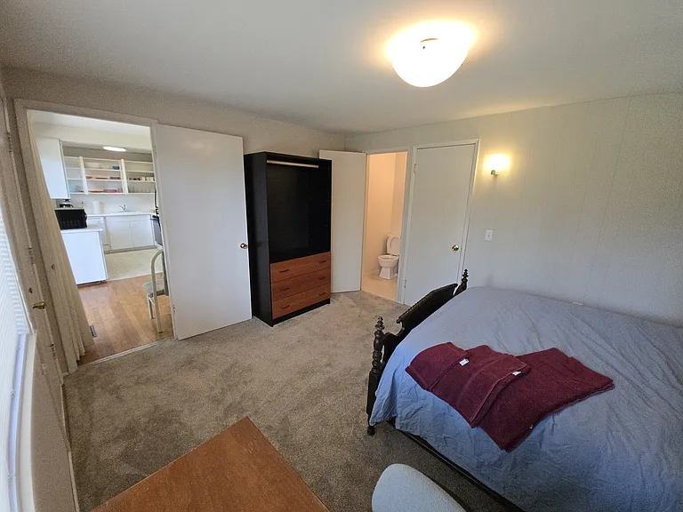 SW Flex/Bedroom & 1/2 Bath