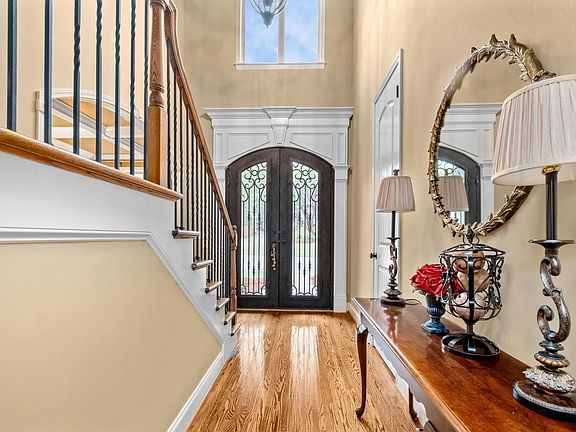5th image of 8141 Carrington Dr