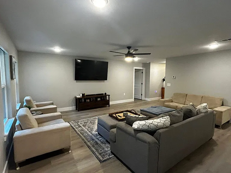 1403 Wilson Ave — Photo 4