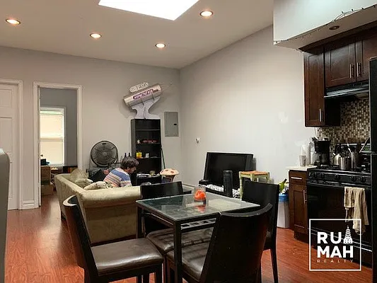 Rented by Rumah Realty Inc | media 18