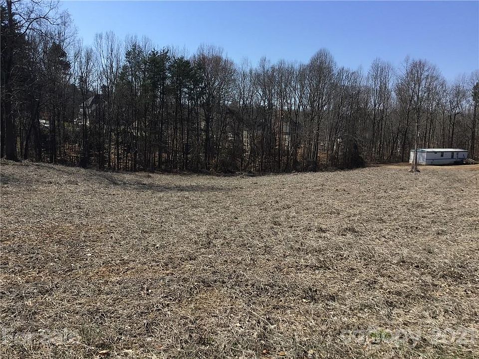 2nd image of 153 Ginger Ln