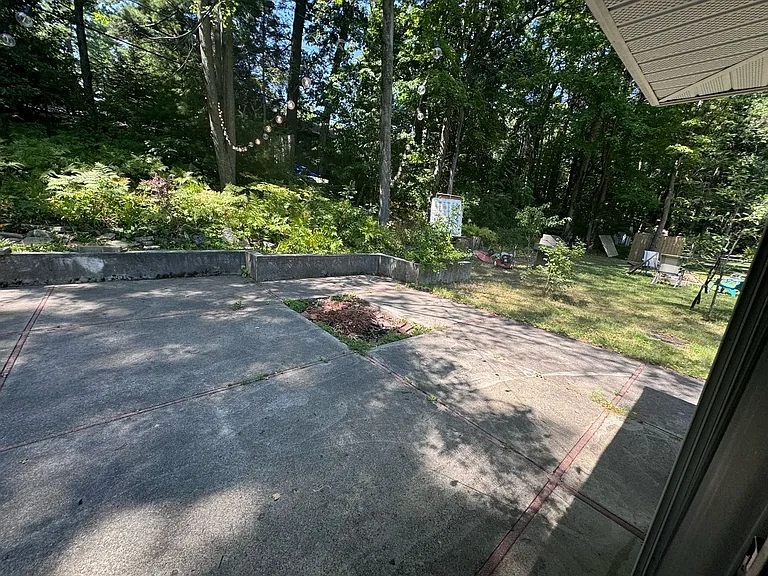 212 Huron St — Photo 17