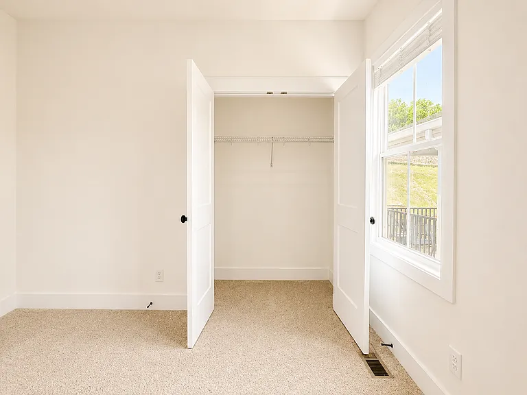 1385 Meridian St — Photo 34