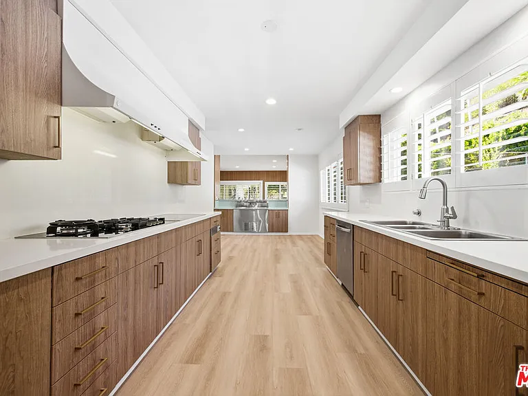 8900 Alto Cedro Dr — Photo 20