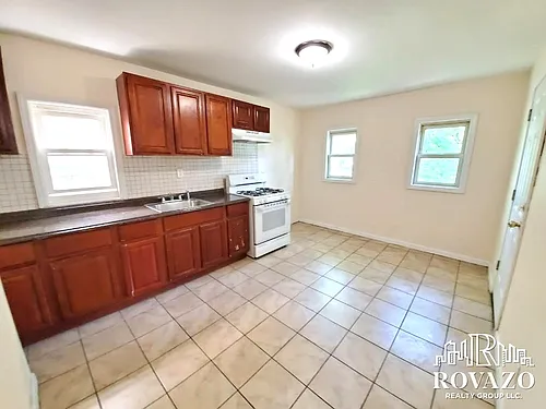 448-449 Avon Ave #2A Photo 1