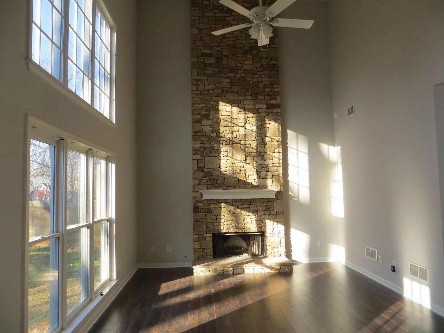4 bed, 2.5 bath, 2300 sqft, $2,600 — Photo 3