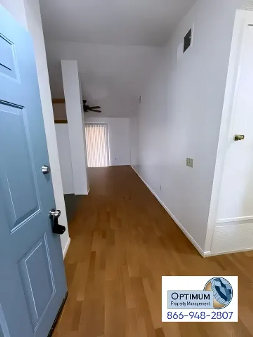 Spacious 4 Bedroom, 2 Bathroom Home in Central Victorville — Photo 3