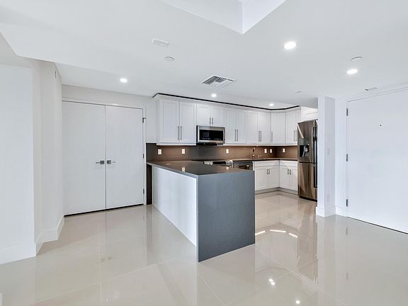 Modern, Open Kitchen 