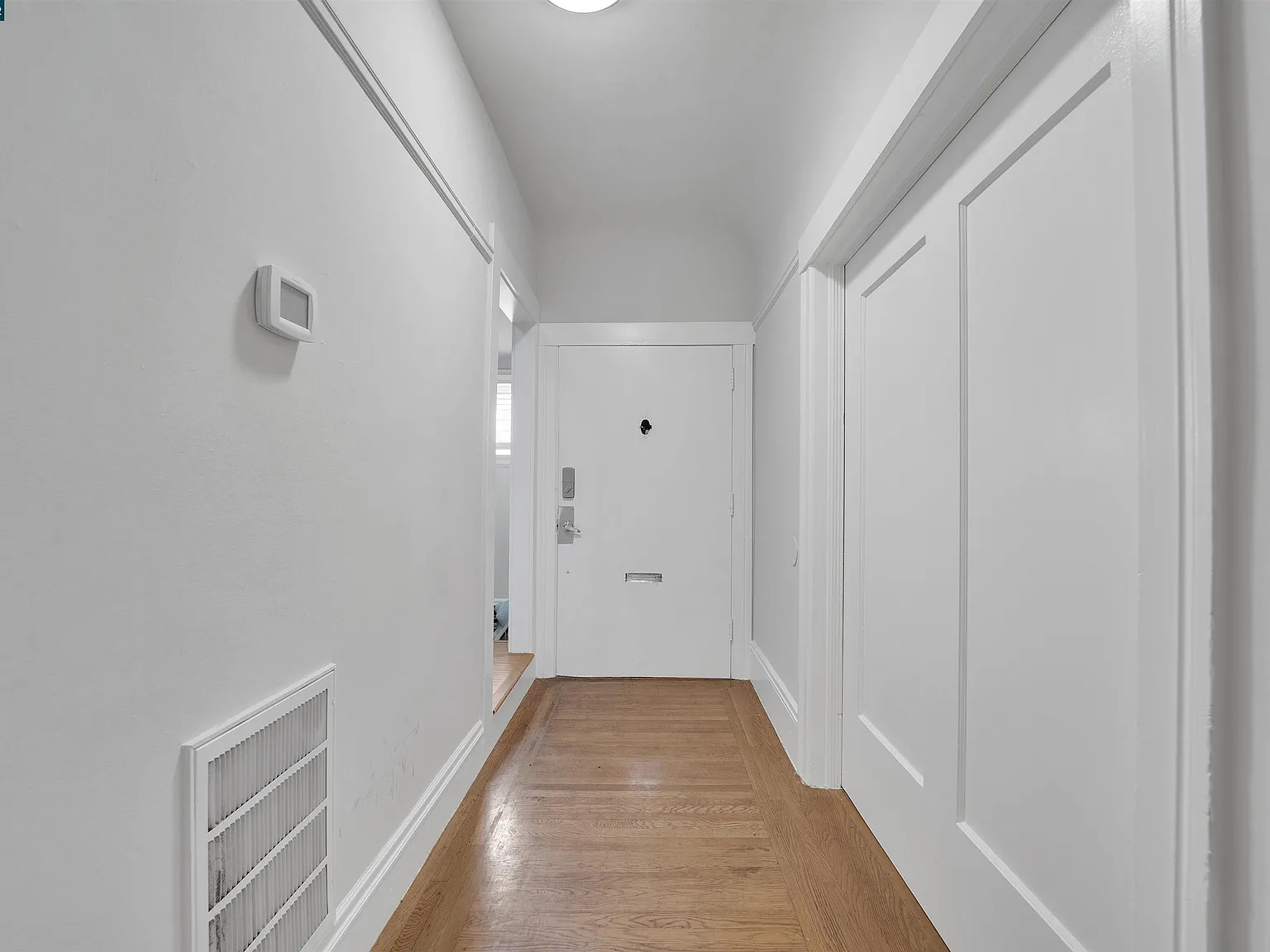 2 bed, 1200 sqft, $3,600 — Photo 3