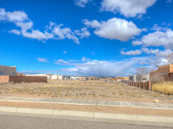 7915 Victoria Dr NW, Albuquerque, NM 87120