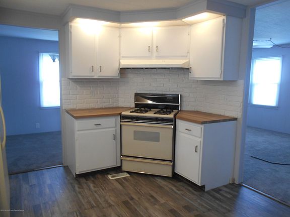 3rd image of 647 Dede Dr