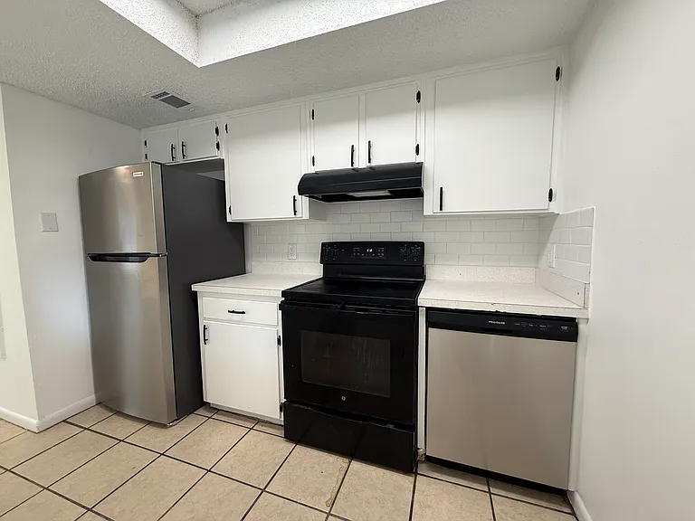 614 N Fairfield Dr — Photo 10