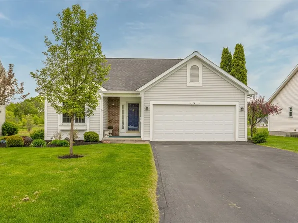 9 Snapdragon Cir, North Chili, NY 14514