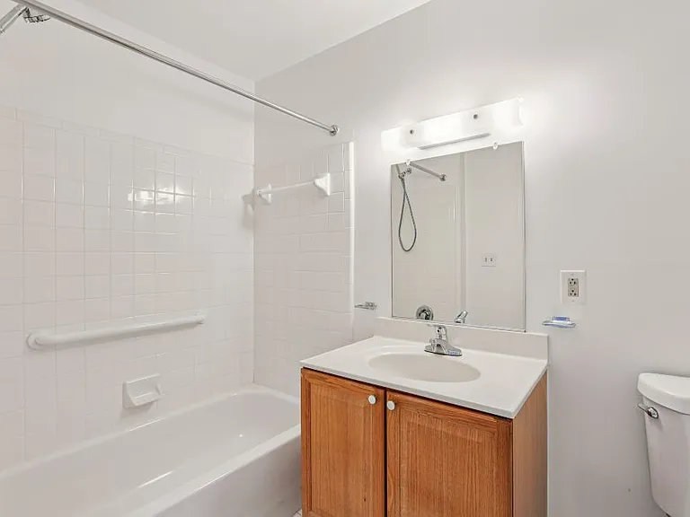 Tub grab bar