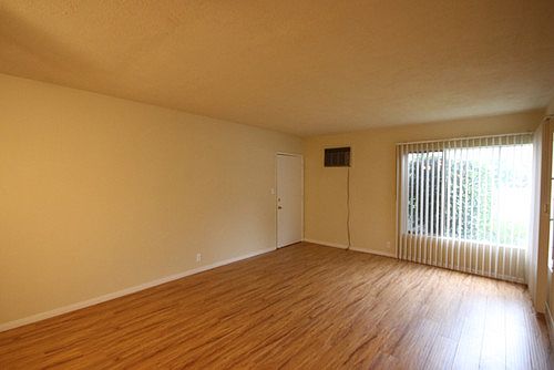 2nd image of 2035 Huntington Dr APT 1