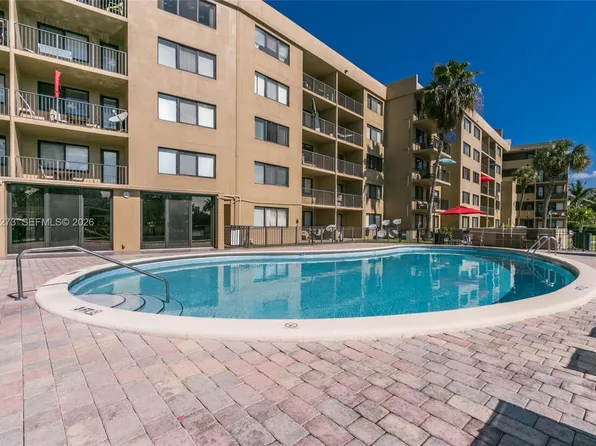 301 Golden Isles Dr APT 514, Hallandale, FL 33009