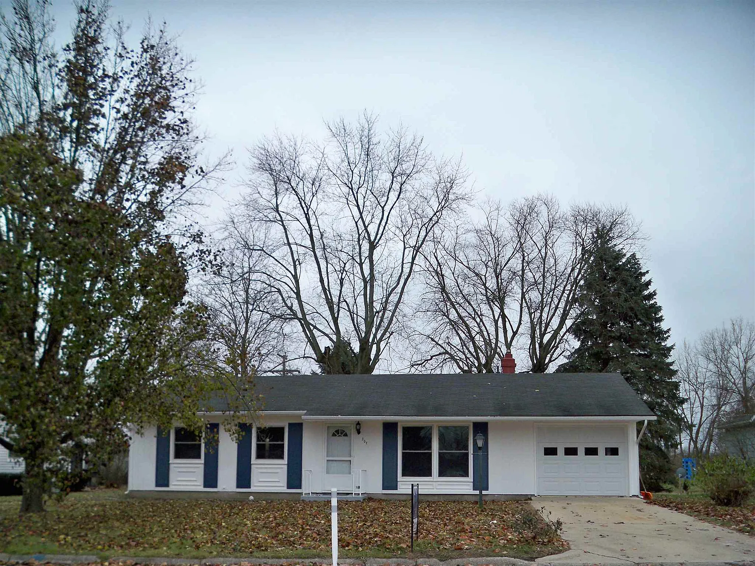 207 Drake Rd photo 1