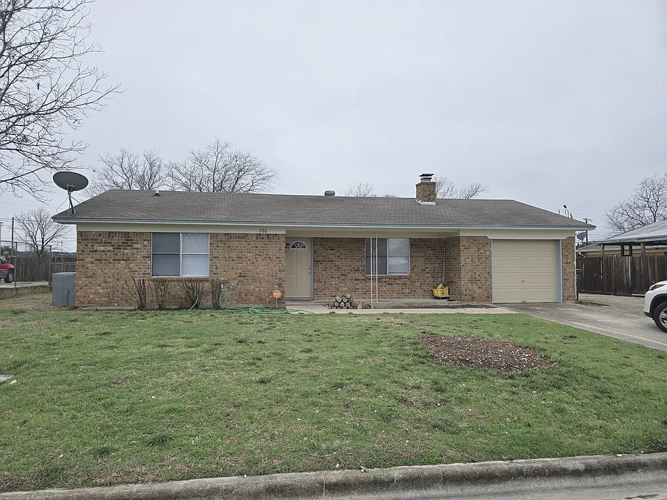 706 Rim Dr