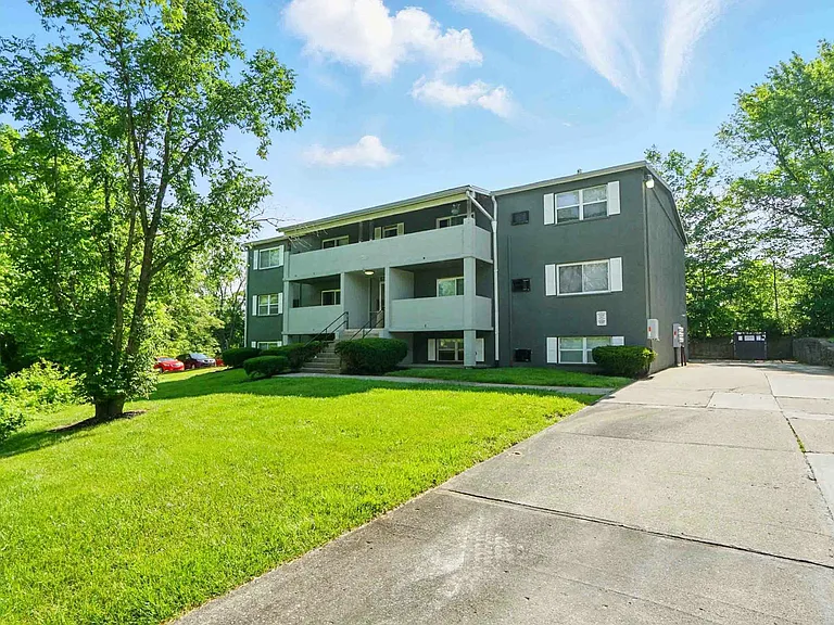 Meadowbrook Apartments — Photo 8