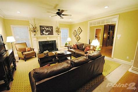 Family Room w/fireplace