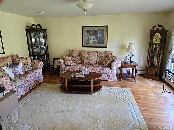 5th image of 203 Wanamaker Lane