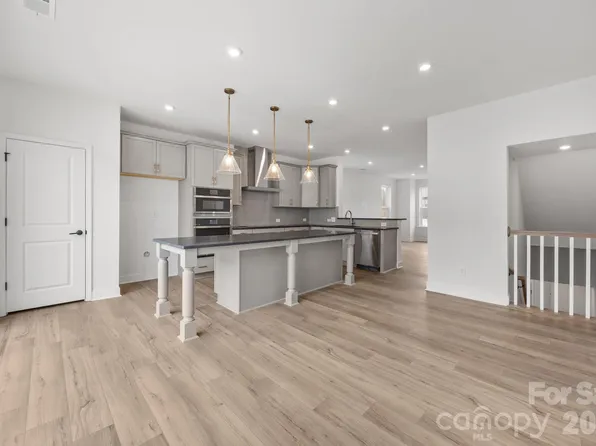 3225 Drift St, Charlotte, NC 28278