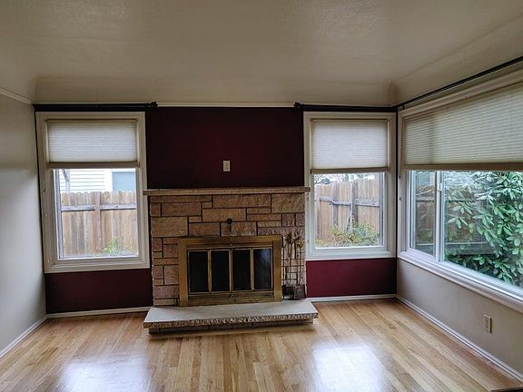 Living room with coved ceiling