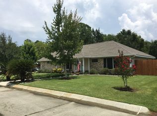 918 Combel St, Waveland, MS 39576