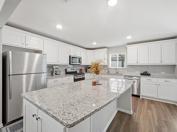 3rd image of 200 Sleepy Willow Ln