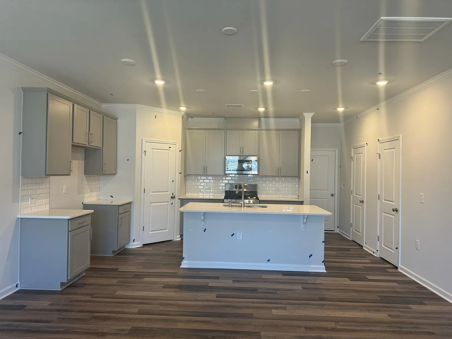 3 bed, 2.5 bath, 1950 sqft, $1,995 — Photo 3