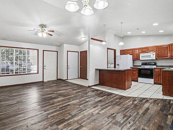 3rd image of 412 N 9th Ave