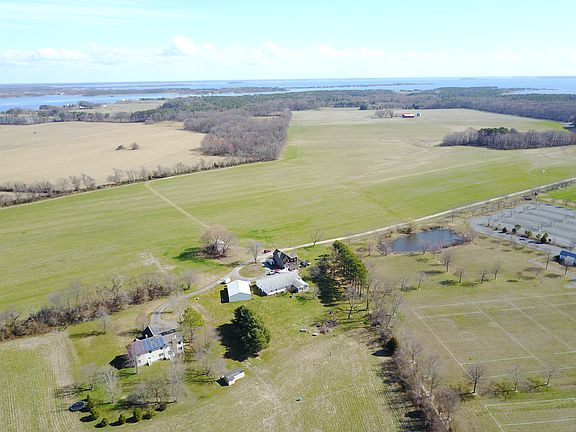 4th image of 211 Deer Run Ln