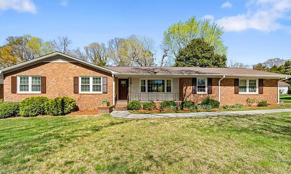 1st image of 220 Cedarwood Dr