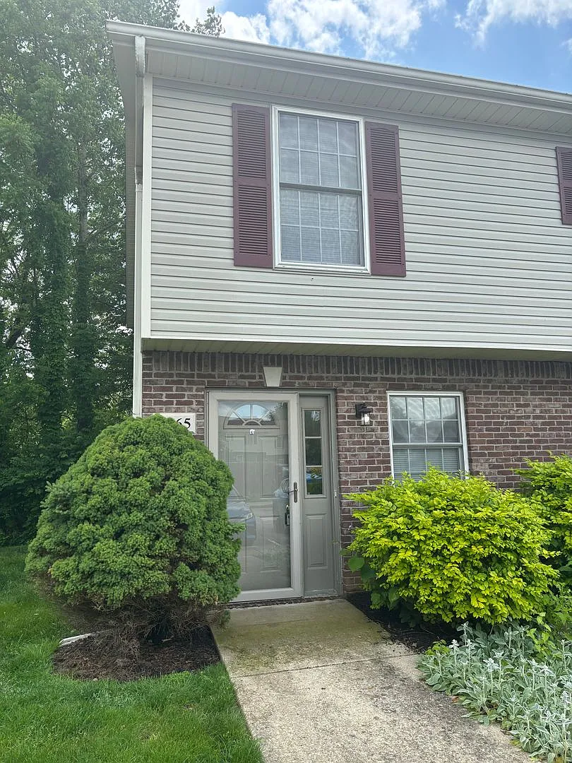 Oaklawn Park: 3 Bedroom 2.5 bath Townhome — Photo 1
