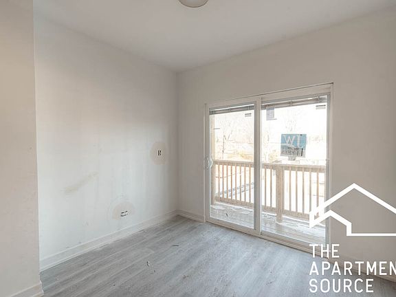 3rd image of 4939 N Saint Louis Ave #2S