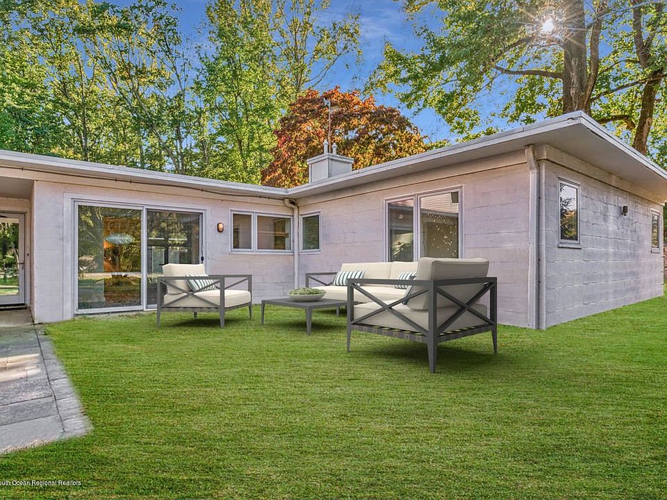 1st image of 25 Pine Dr