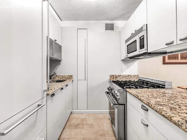 300 Rector Pl APT 4B, New York, NY 10280