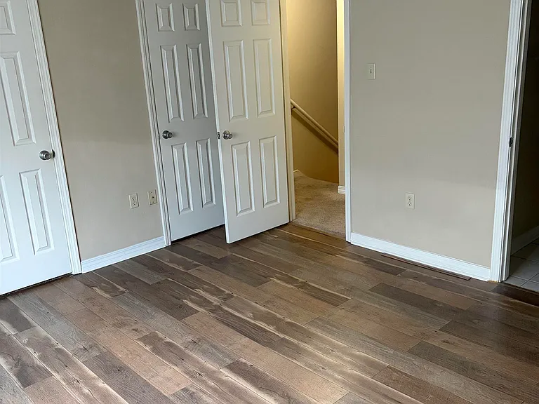 913 W Rothland St #A — Photo 22
