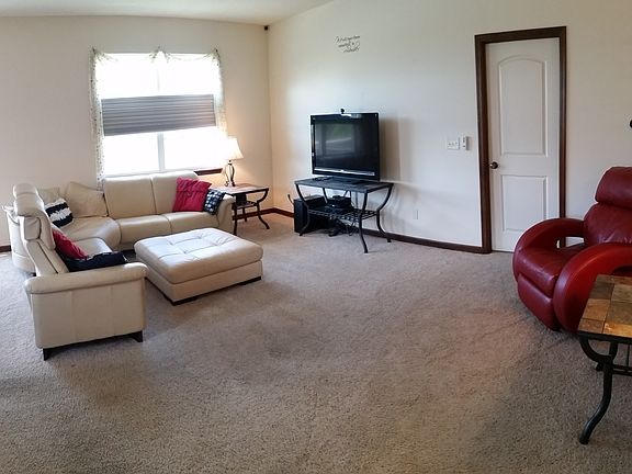 3rd image of 1216 Amelia Dr