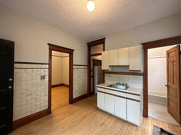 4th image of 3222 N Clifton Ave #2R
