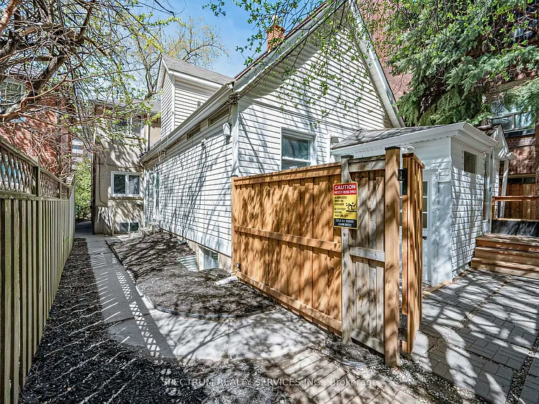 29 Raglan Ave — Photo 33
