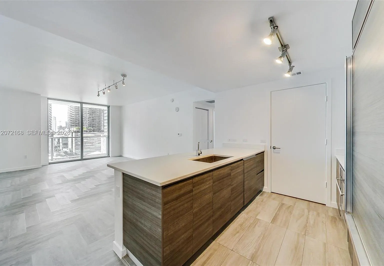 1100 Millecento Residence — Photo 1