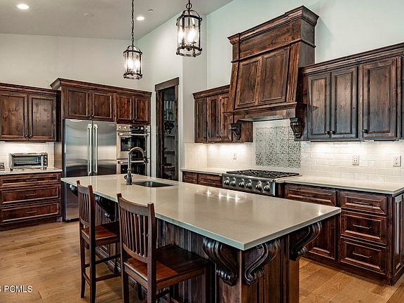 4th image of 1765 E Kings Peak Cir