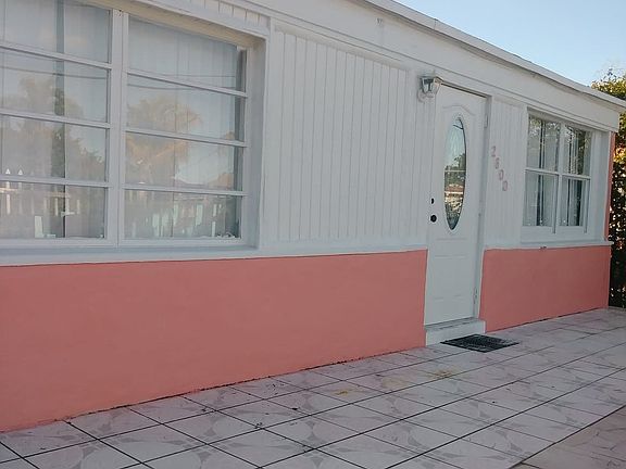 5th image of 2600 NW 13th Ave