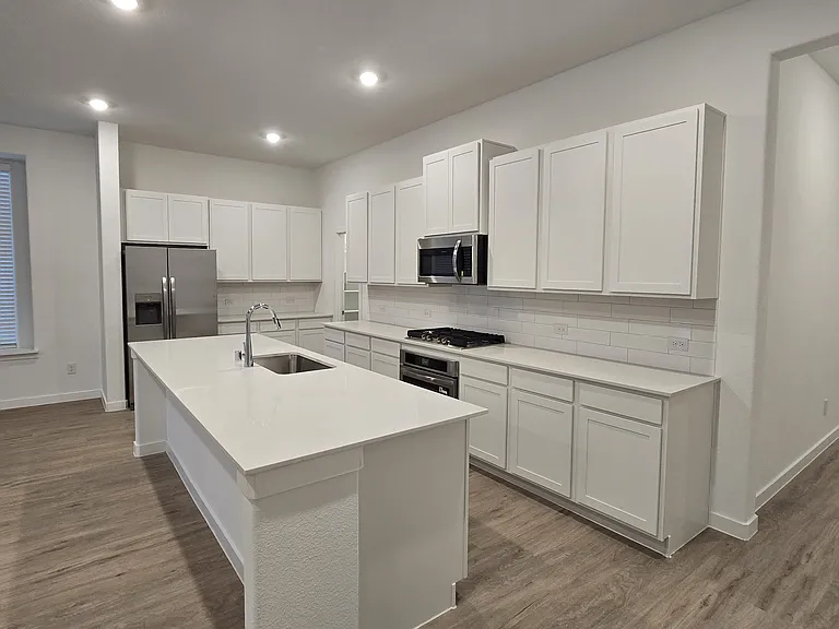 1333 Armitage Way — Photo 17