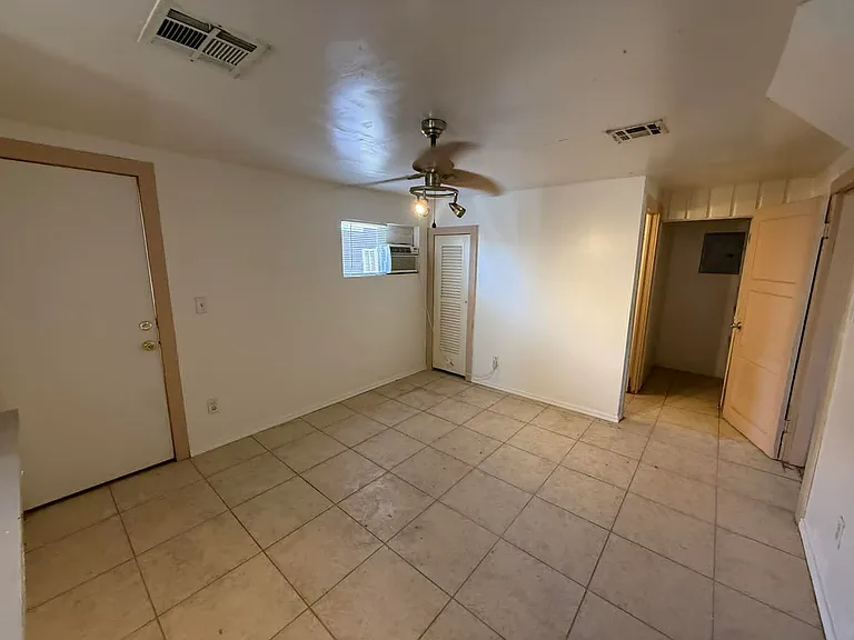 1137-1 E Adelaide Dr — Photo 10