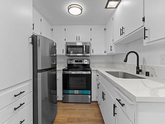 2nd image of 1846 Oliver Ave #4