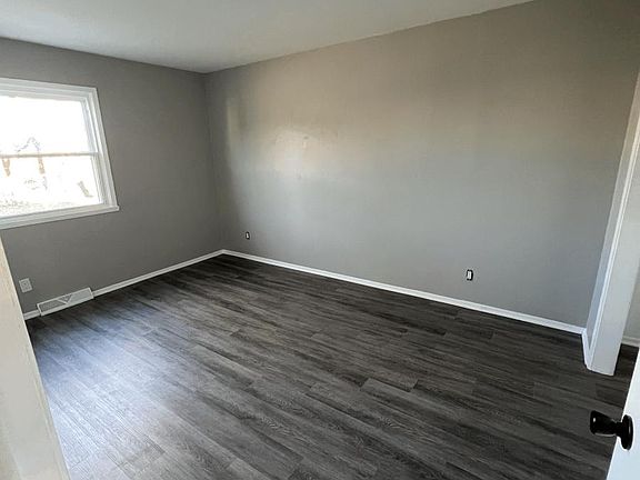 3rd image of 1734 Rawson Ave #1734
